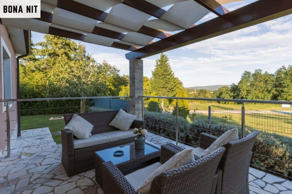 brown wicker chairs and table